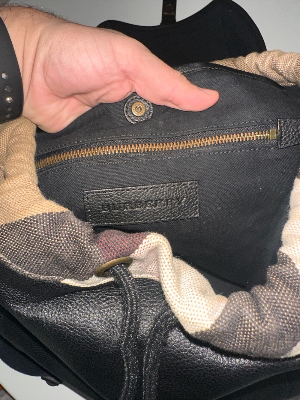 Burberry Men's Black Leather Backpack - Picture 5 of 8